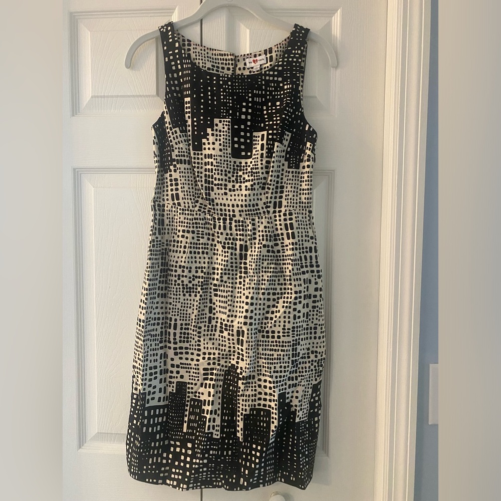 We love vera cityscape pencil dress size 0